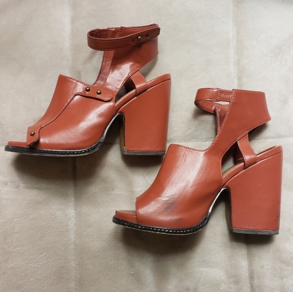 NASTY GAL SHOE CULT BLOCK HEELS⭐